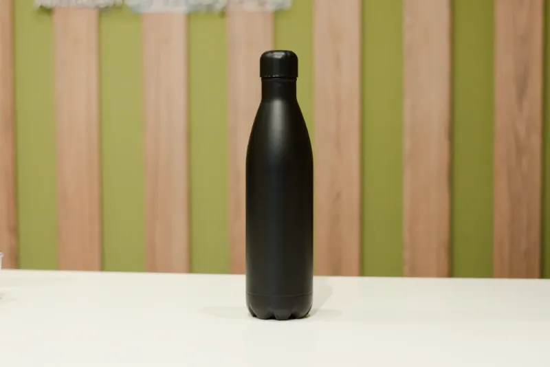 BOTELLA TERMICA 750ML NEGRA — Térmico